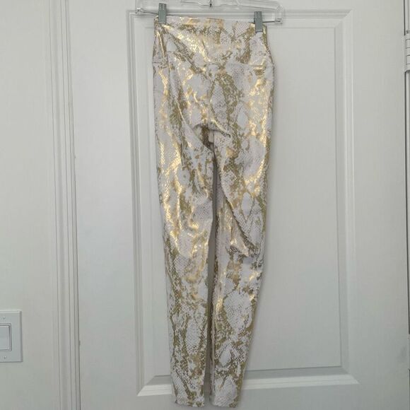 Carbon38 white gold metallic snake print leggings size small - Picture 3 of 5